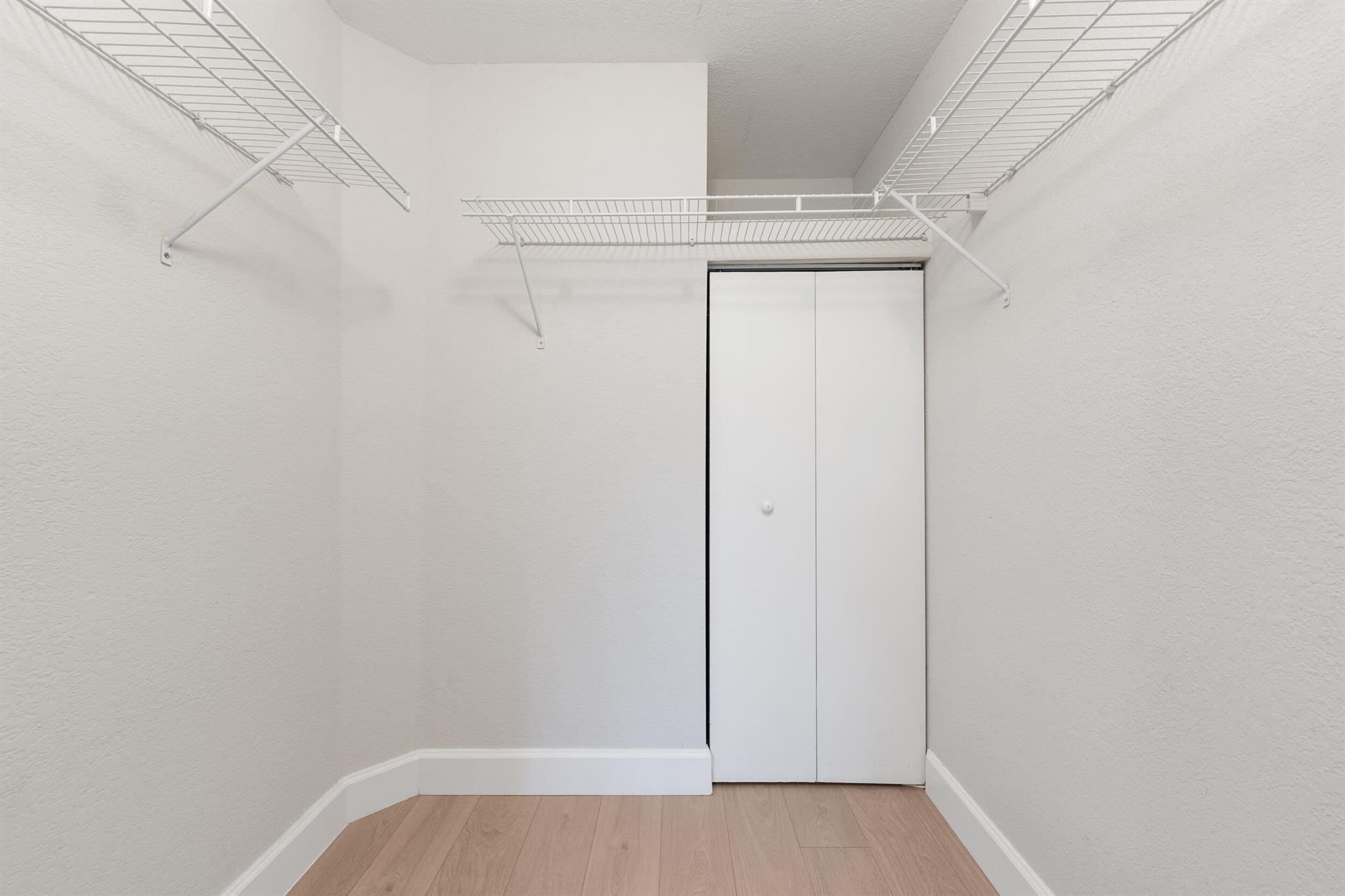 VIZCAYA LAKES CONDO - Residential Lease