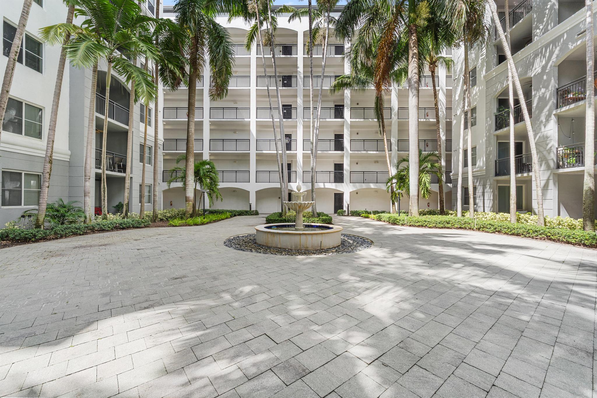VIZCAYA LAKES CONDO - Residential Lease