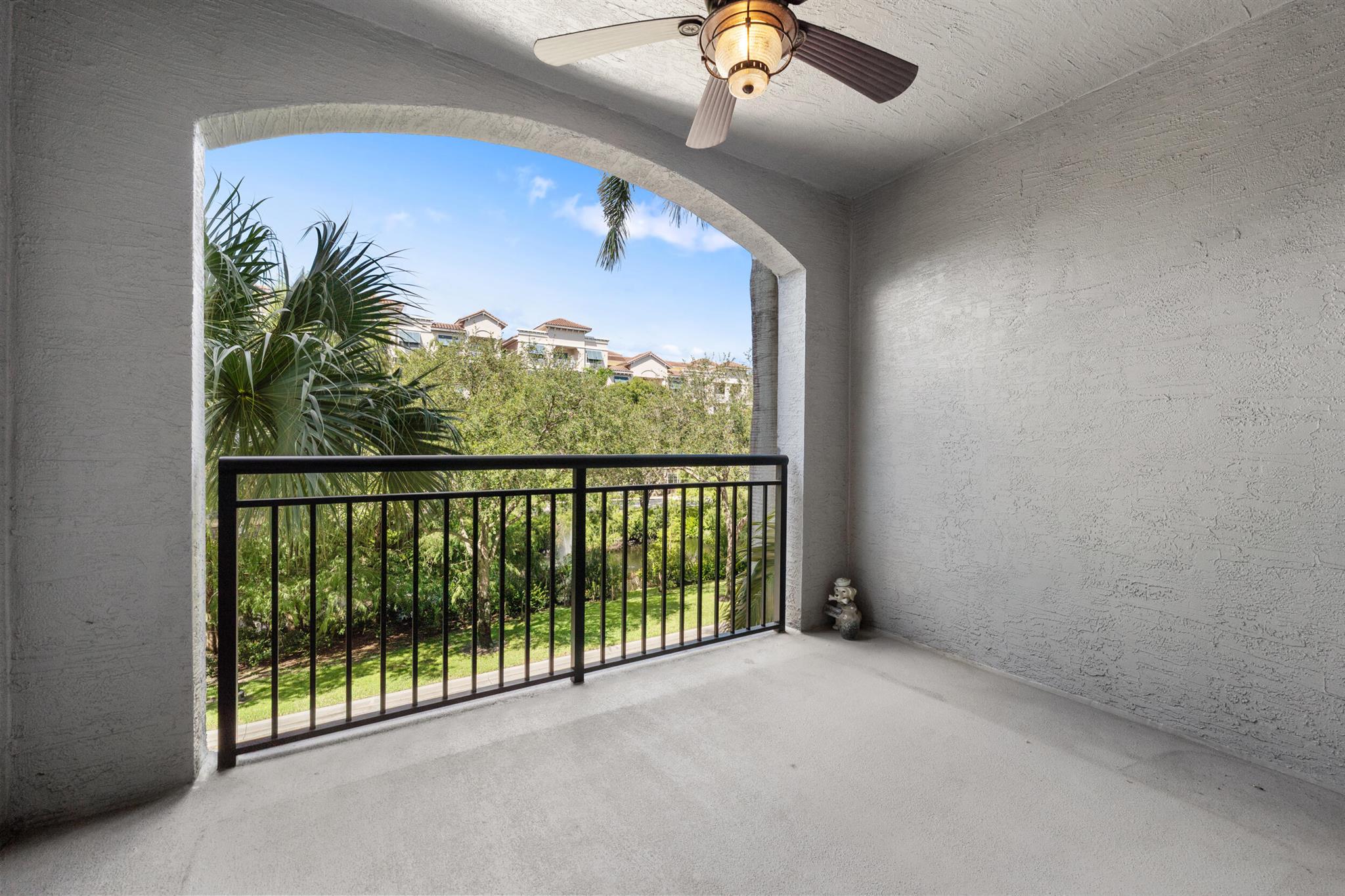 VIZCAYA LAKES CONDO - Residential Lease