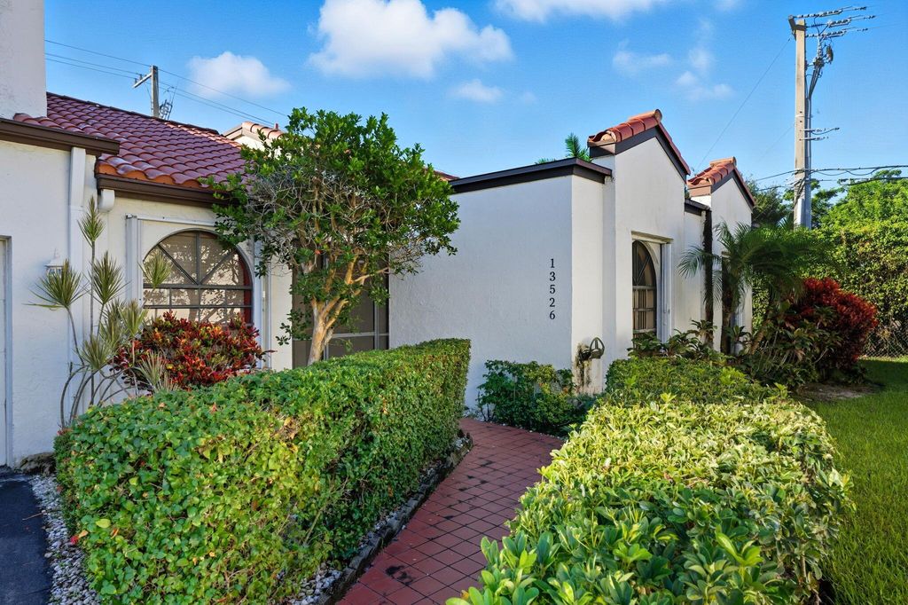 Photo of 13526 Fountain View Boulevard, Wellington, FL 33414 (MLS # R11126045)