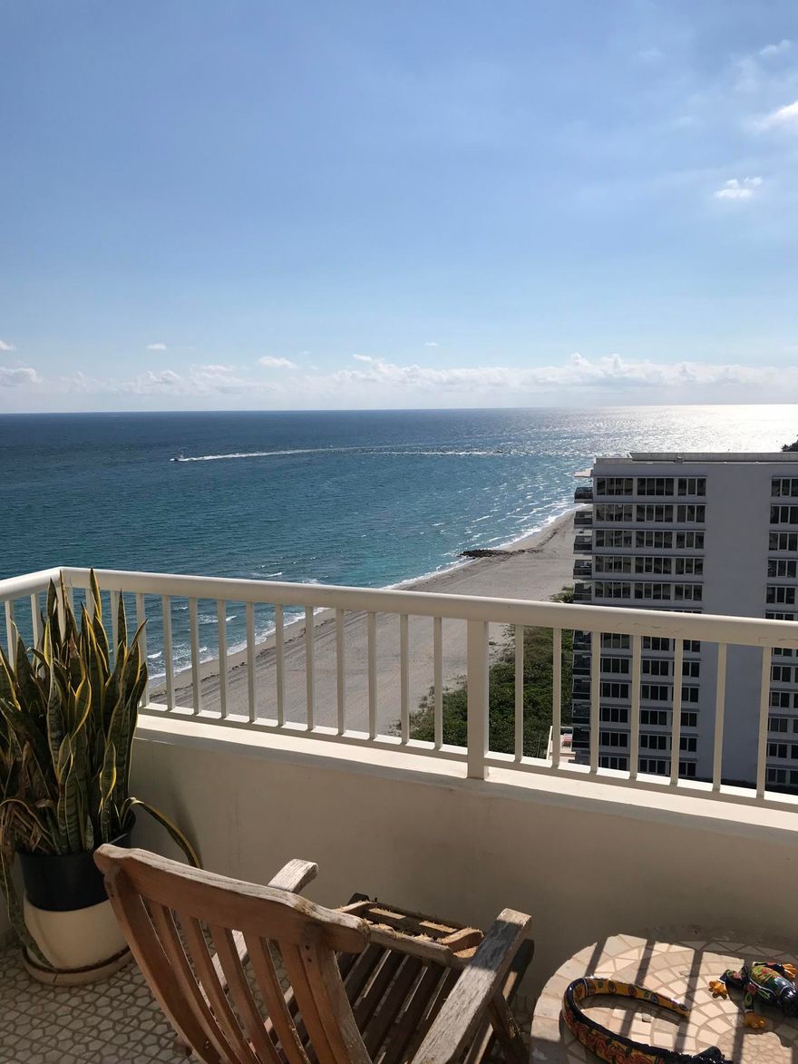 Forever views!! Penthouse unit - 10 foot ceilings.  Southeast views from every room.  Wonderful opportunity to create a spectacular one of a kind apartment!