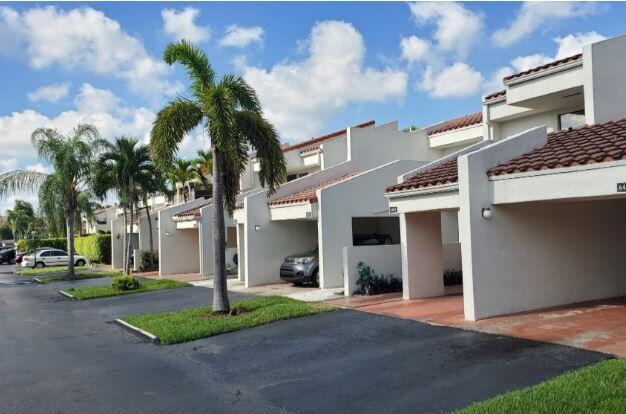 COURTS OF INVERRARY - Residential Lease