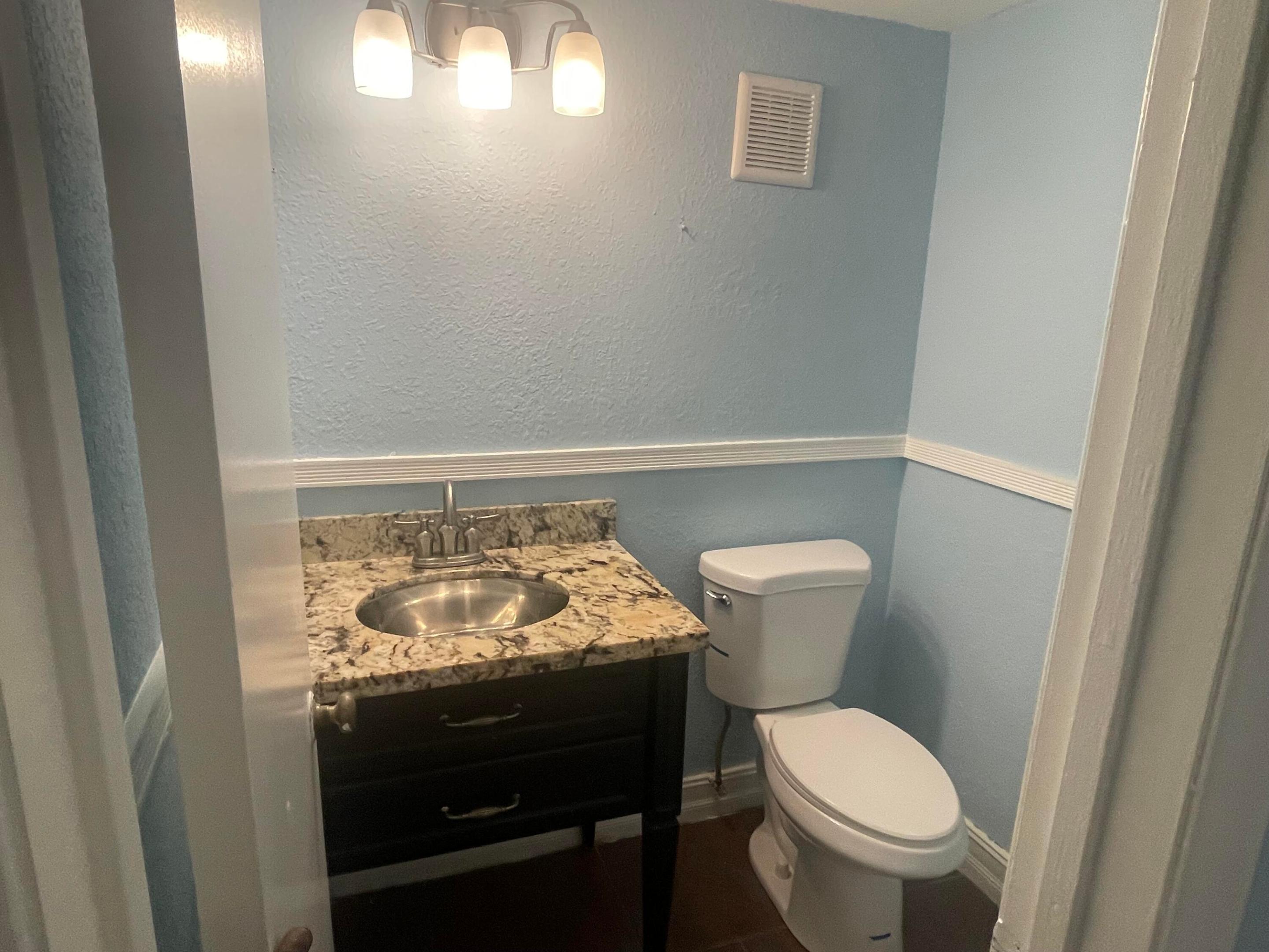 COURTS OF INVERRARY - Residential Lease