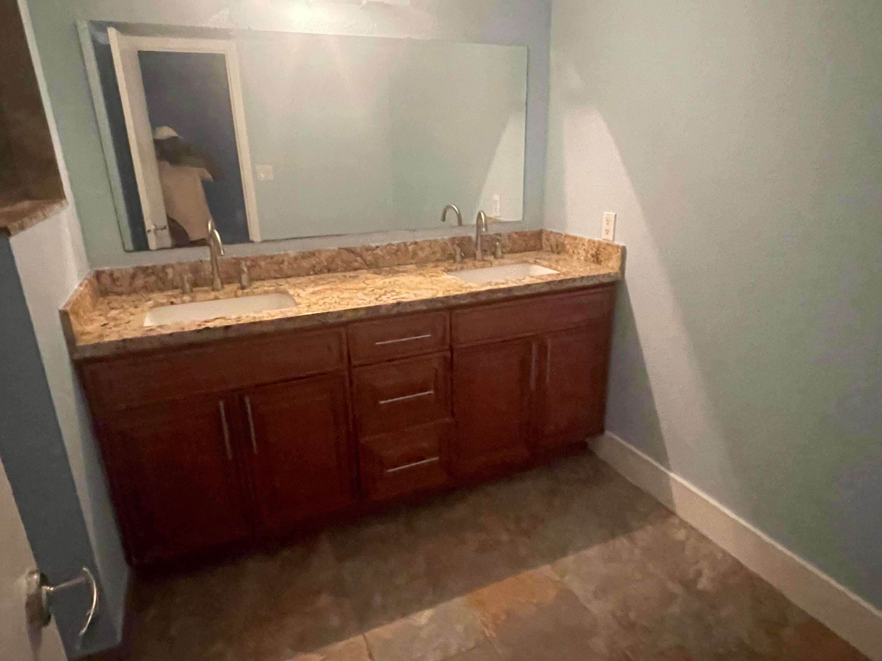 COURTS OF INVERRARY - Residential Lease