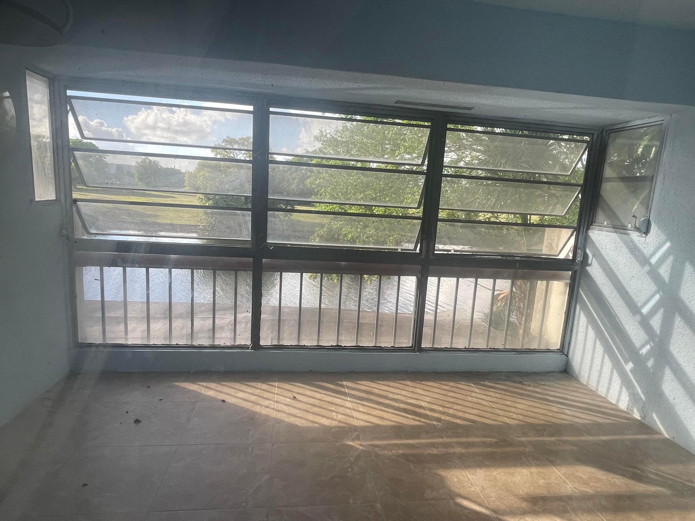 COURTS OF INVERRARY - Residential Lease