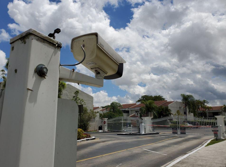 COURTS OF INVERRARY - Residential Lease