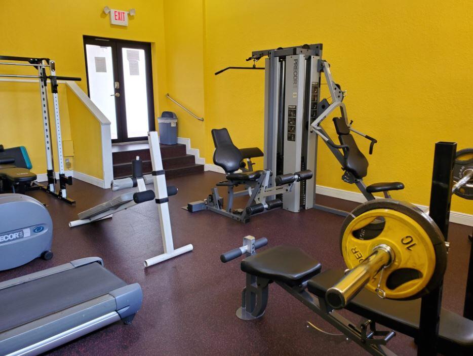 COURTS OF INVERRARY - Residential Lease