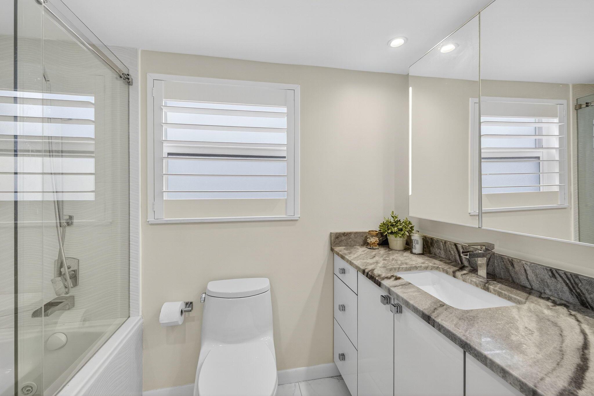 NO 49 PALM-AIRE COUNTRY C - Residential Lease