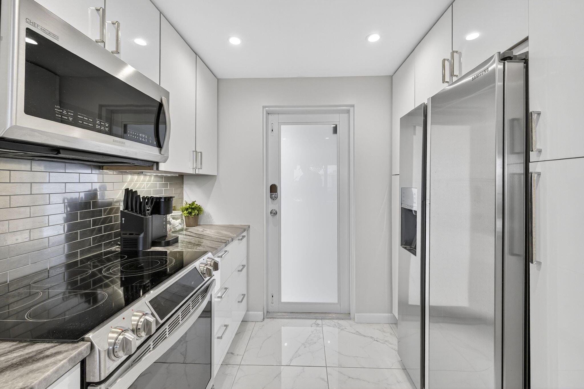 NO 49 PALM-AIRE COUNTRY C - Residential Lease