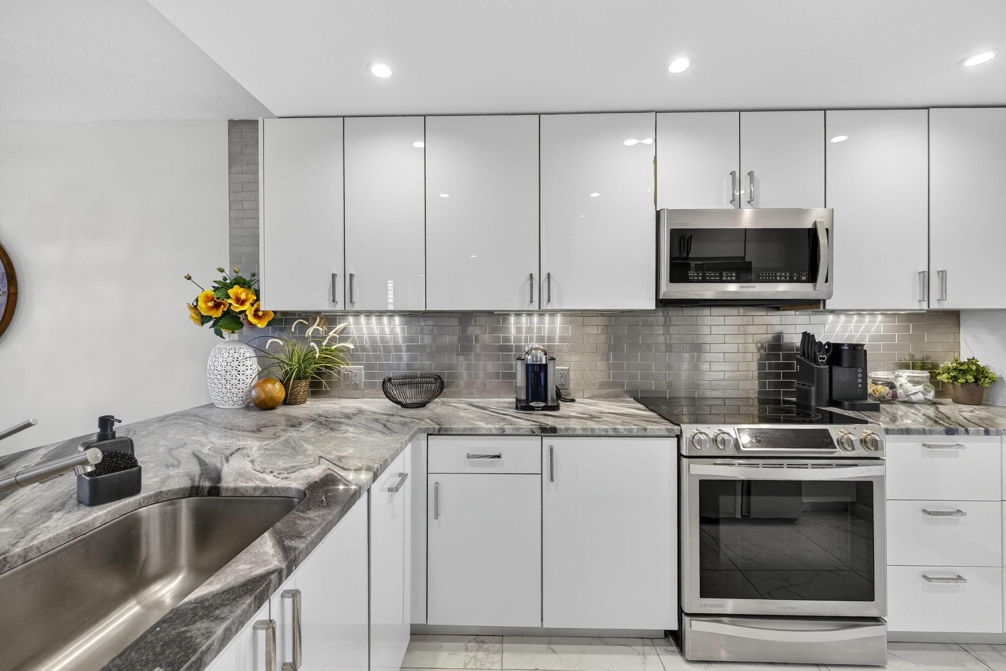 NO 49 PALM-AIRE COUNTRY C - Residential Lease