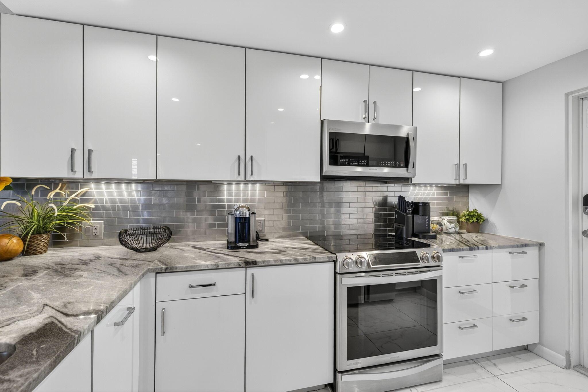 NO 49 PALM-AIRE COUNTRY C - Residential Lease