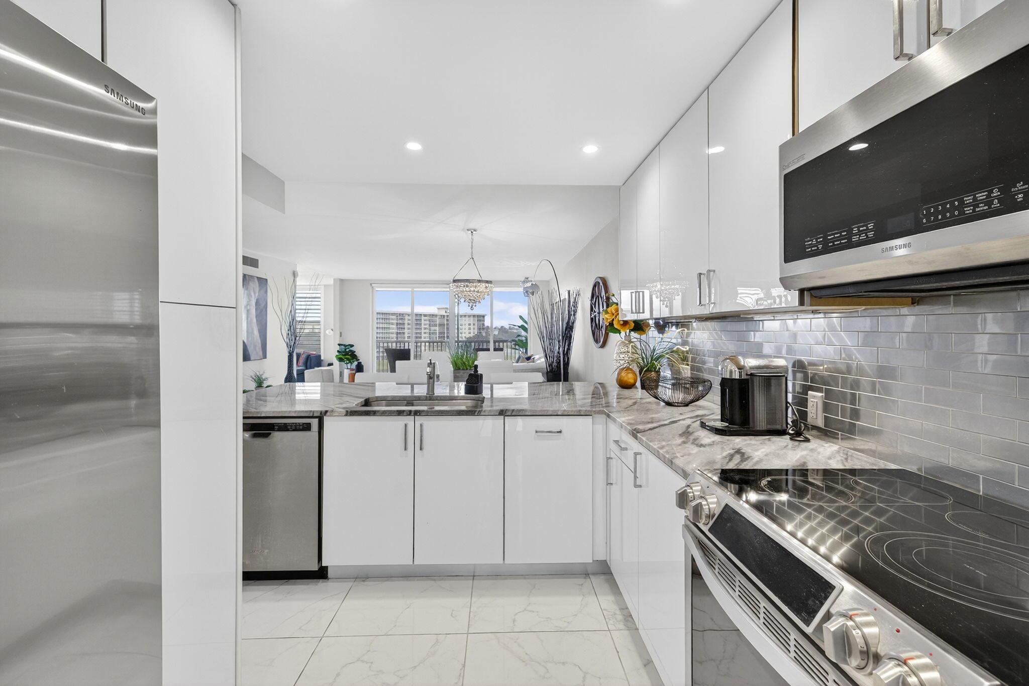 NO 49 PALM-AIRE COUNTRY C - Residential Lease