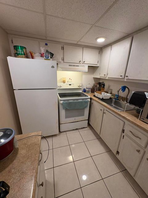 Tiny photo for 7 Lyndhurst A, Deerfield Beach, FL 33442 (MLS # B26000295)