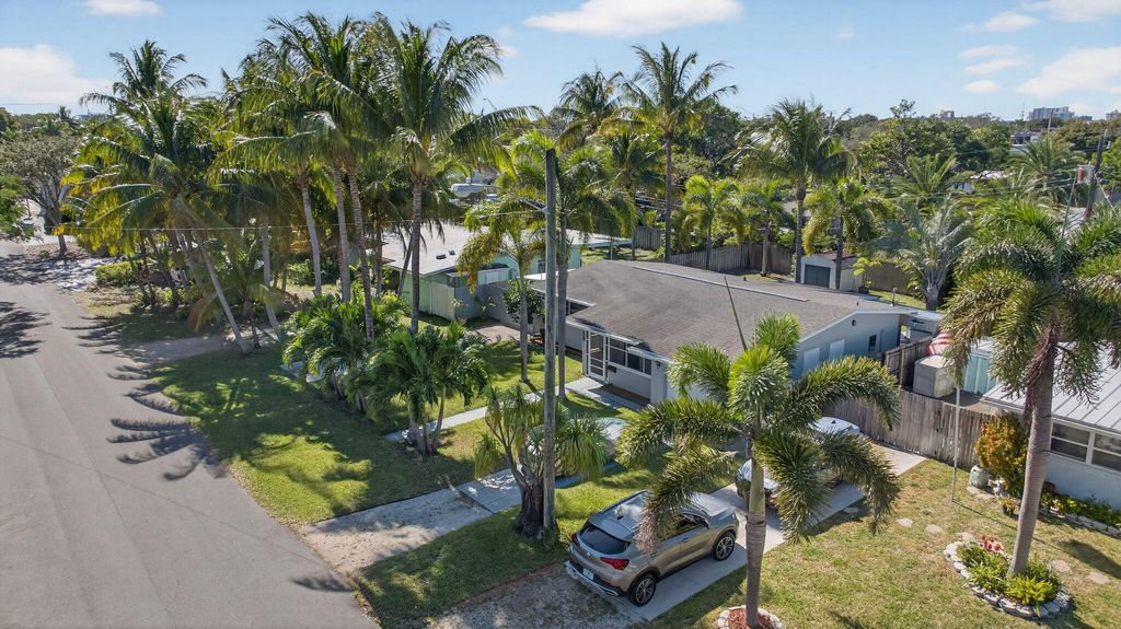 Photo of 15 NE 17th Avenue, Pompano Beach, FL 33060 (MLS # R11159144)