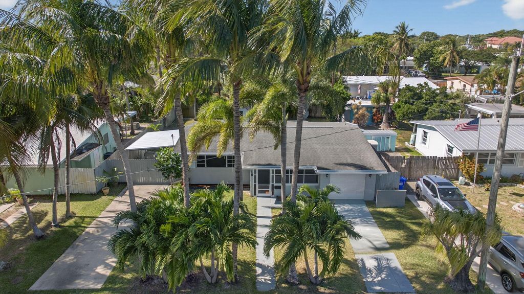 Photo of 15 NE 17th Avenue, Pompano Beach, FL 33060 (MLS # R11159144)