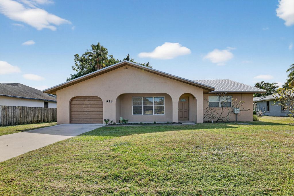 Photo of 956 SE Brookedge Avenue, Port Saint Lucie, FL 34983 (MLS # R11140815)