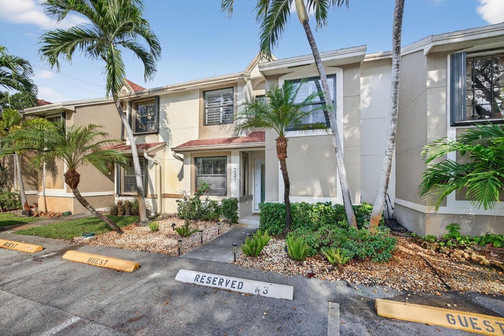 Photo of 237 City View Drive #237, Fort Lauderdale, FL 33311 (MLS # R11146290)
