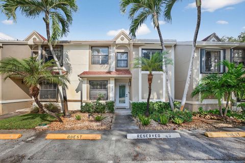 Photo of 237 City View Drive #237, Fort Lauderdale, FL 33311 (MLS # R11146290)