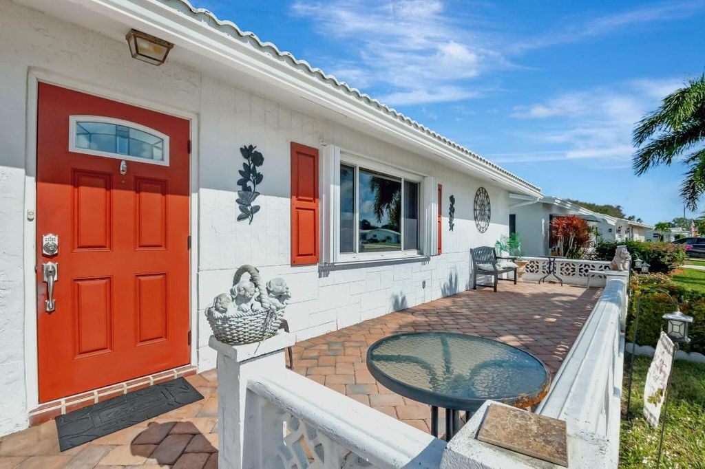 Photo of 1505 SW 17th Avenue, Boynton Beach, FL 33426 (MLS # R11058142)