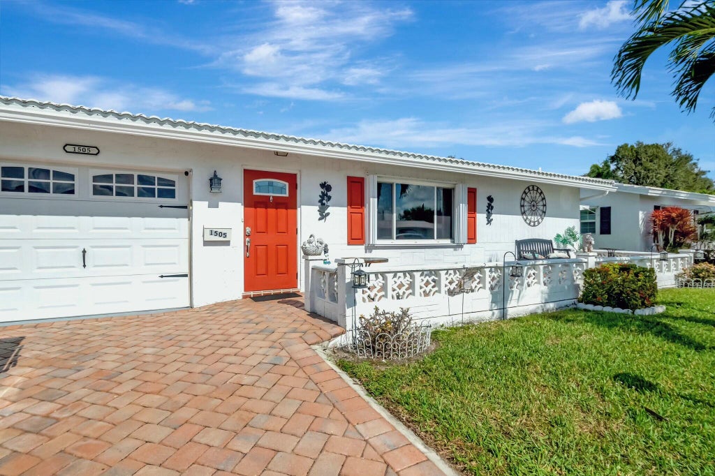 Photo of 1505 SW 17th Avenue, Boynton Beach, FL 33426 (MLS # R11058142)
