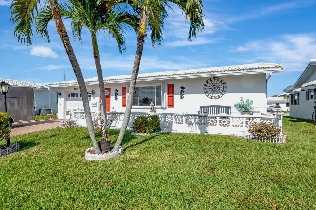 Photo of 1505 SW 17th Avenue, Boynton Beach, FL 33426 (MLS # R11058142)