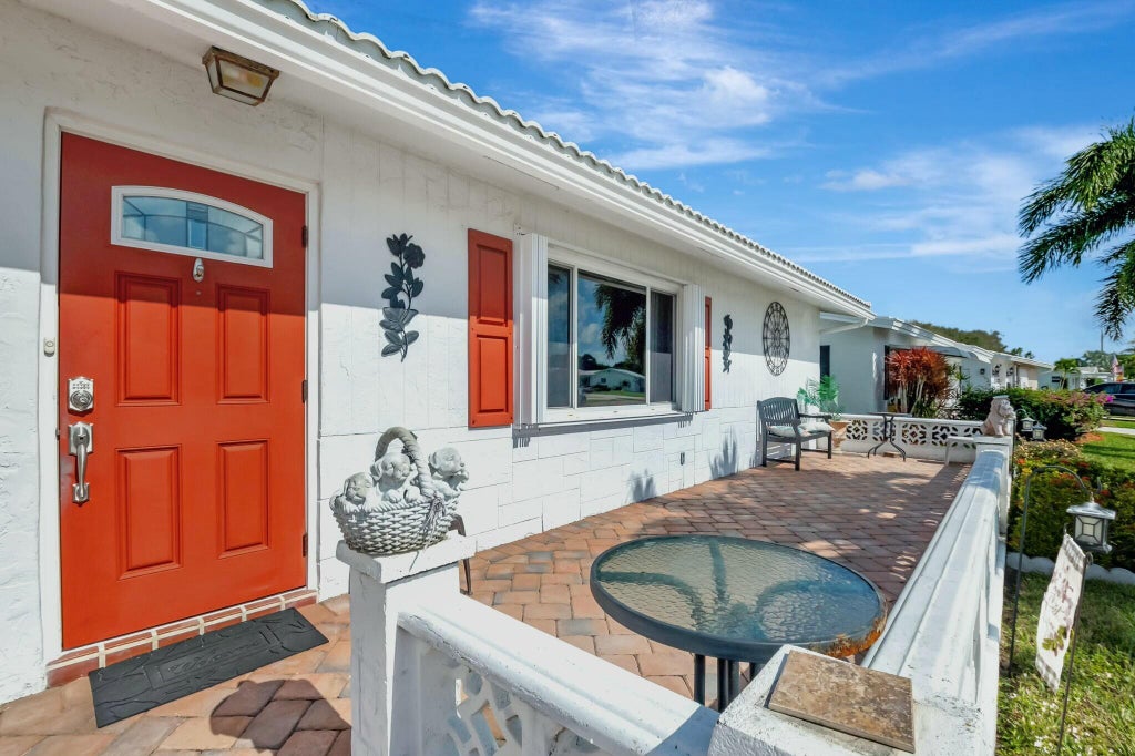Photo of 1505 SW 17th Avenue, Boynton Beach, FL 33426 (MLS # R11058142)