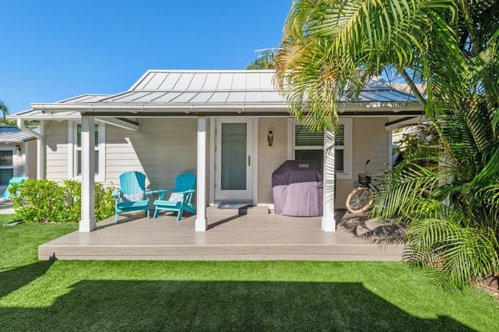 Photo of 120 NE 7th Avenue, Delray Beach, FL 33483 (MLS # R10881809)