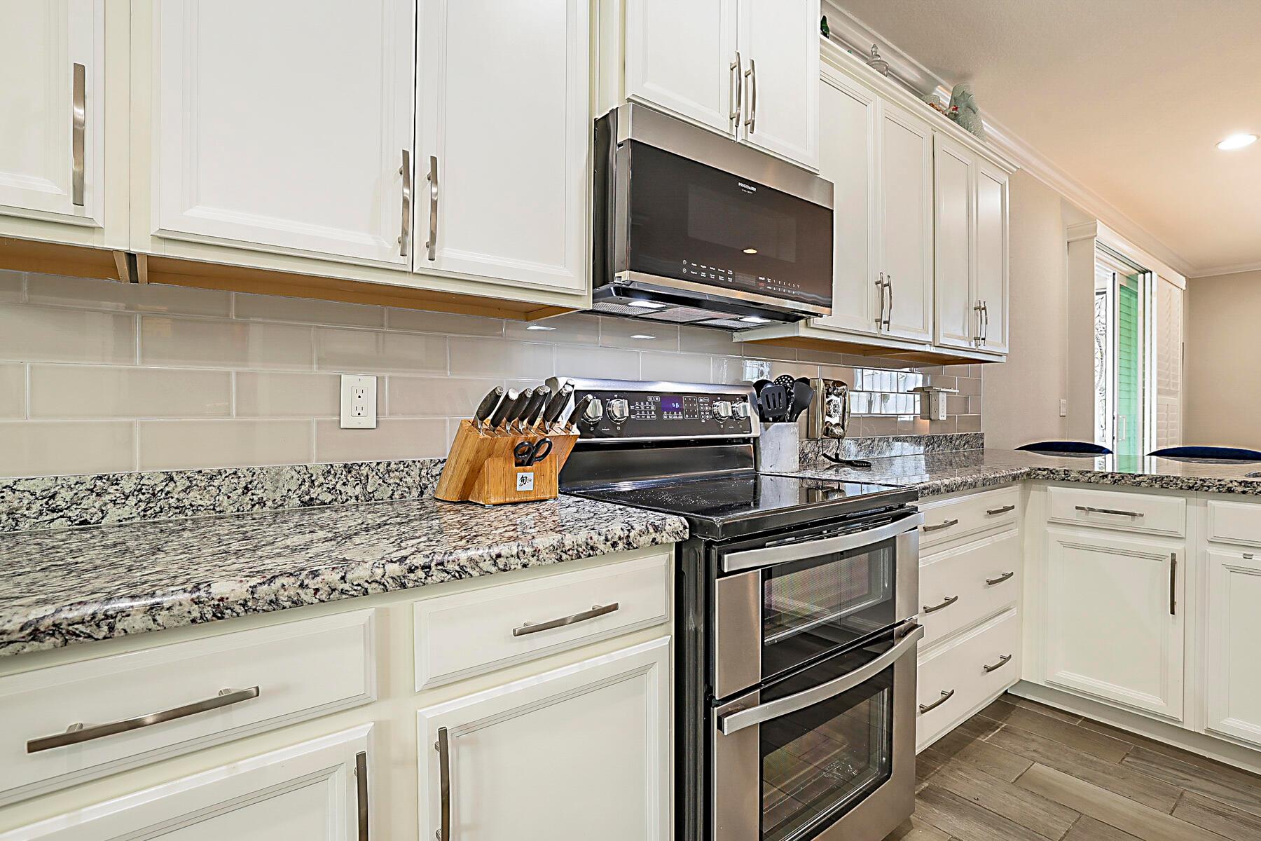 LIMESTONE CAY - Residential