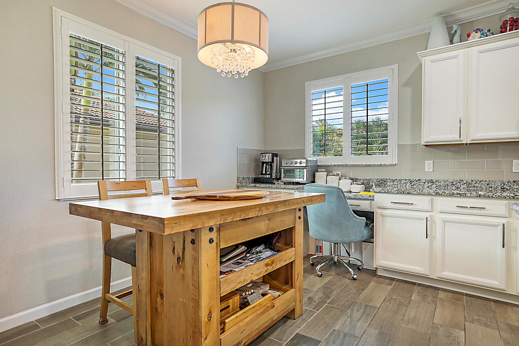 LIMESTONE CAY - Residential