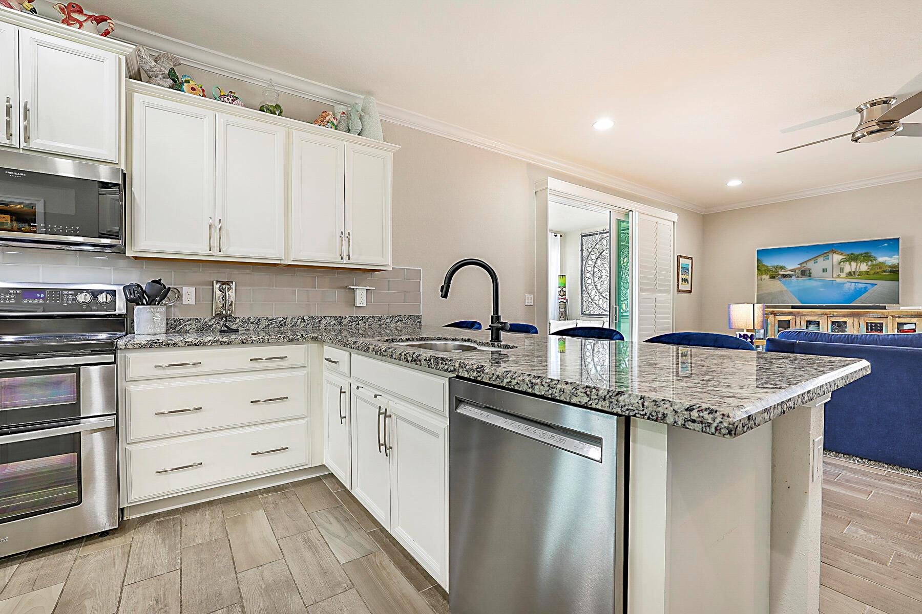 LIMESTONE CAY - Residential