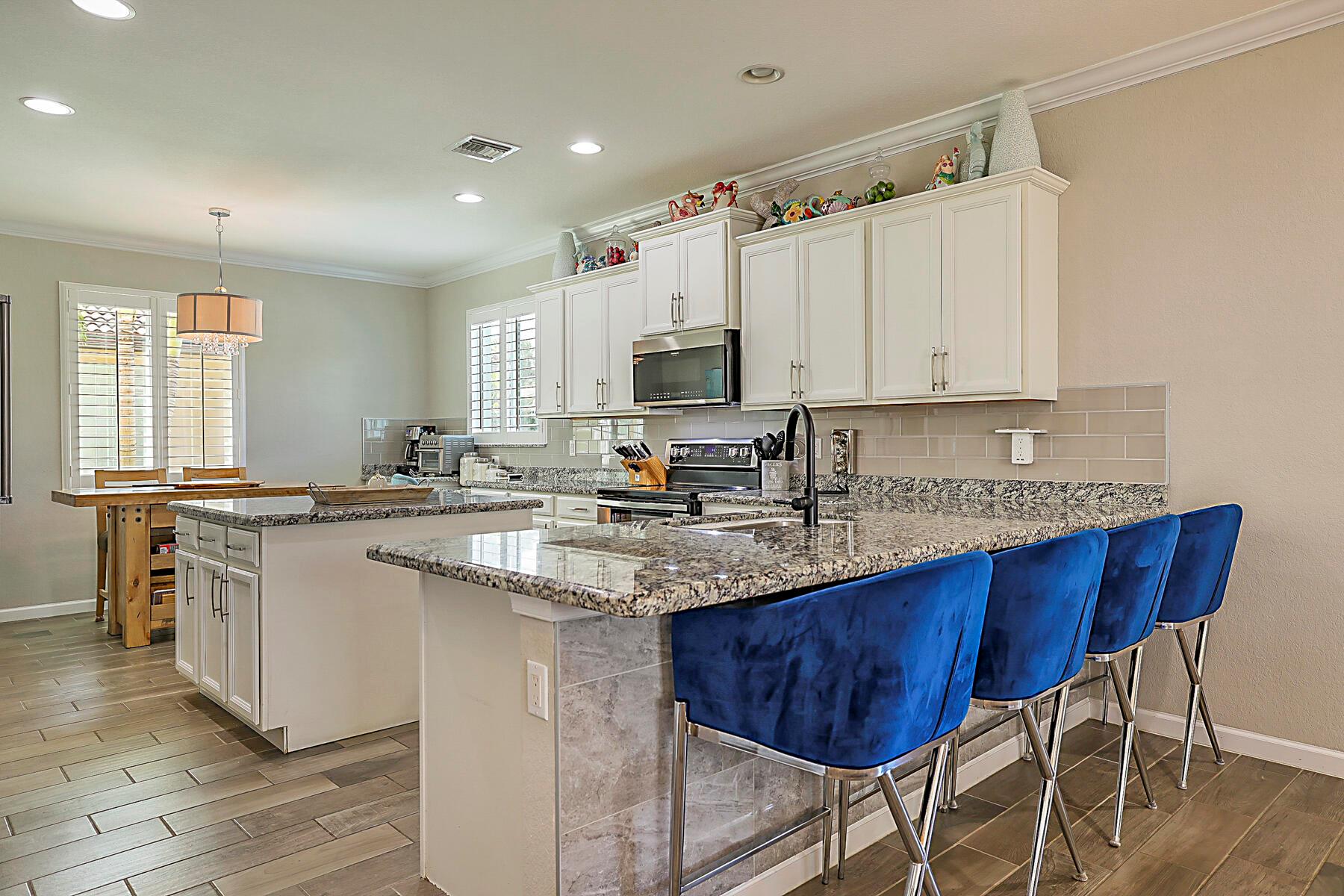 LIMESTONE CAY - Residential