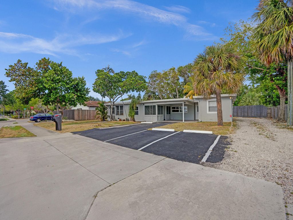 Photo of 1206 NE 3rd Avenue #2, Delray Beach, FL 33444 (MLS # R10986973)