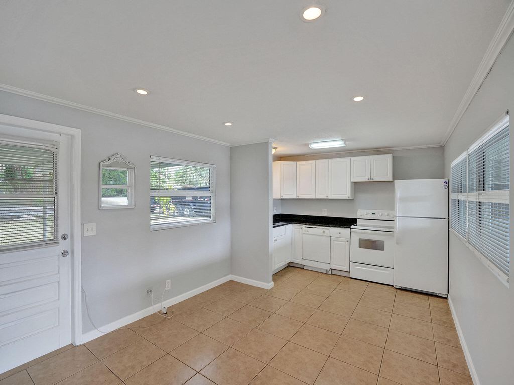 Photo of 1206 NE 3rd Avenue #2, Delray Beach, FL 33444 (MLS # R10986973)