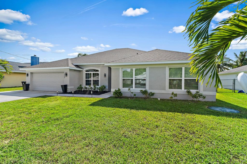 Photo of 1925 SE Mantua Street, Port Saint Lucie, FL 34952 (MLS # R11102617)