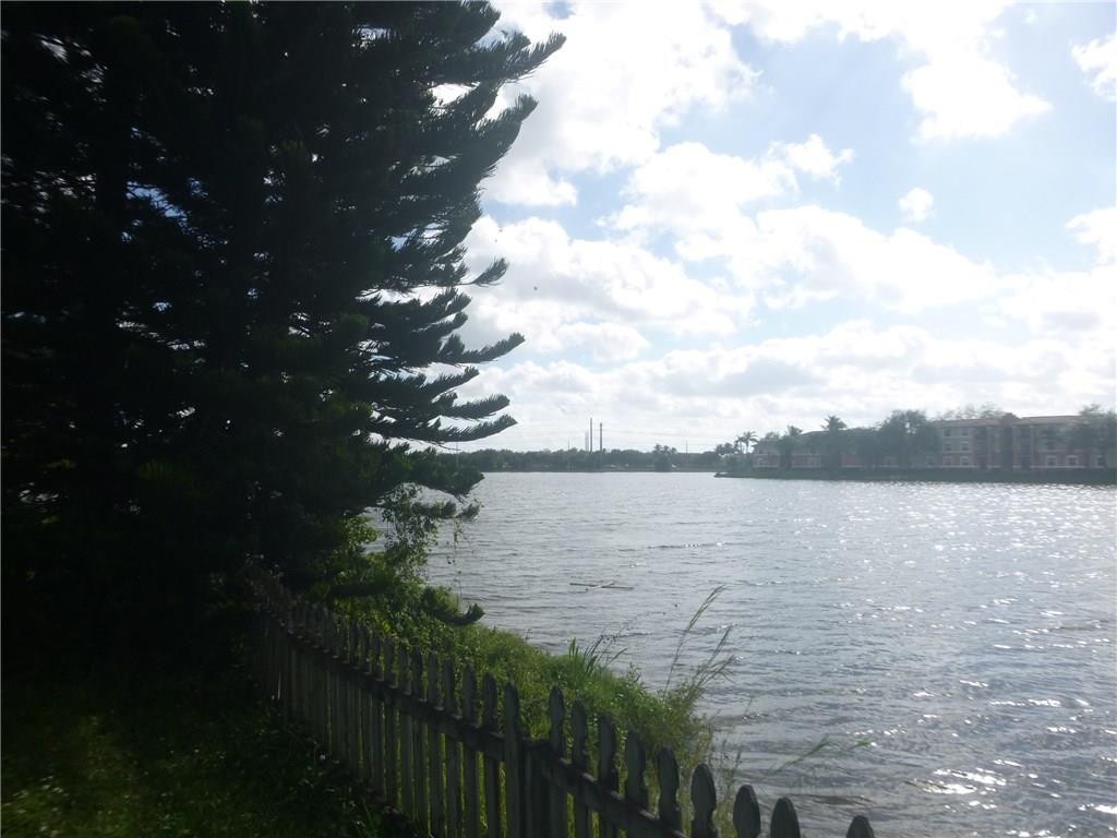 WOODBRIDGE AT PEMB LAKES - Residential