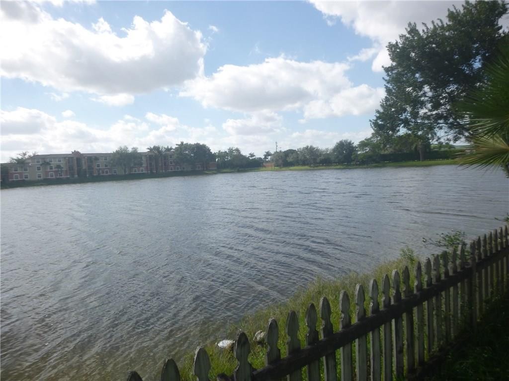 WOODBRIDGE AT PEMB LAKES - Residential