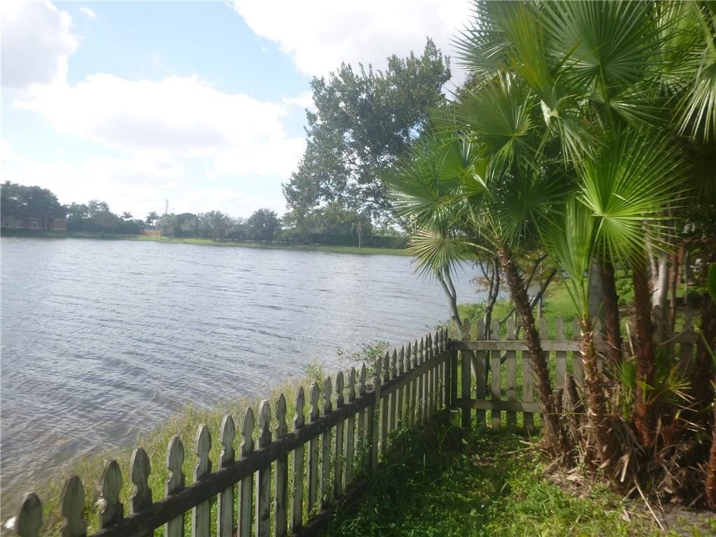 WOODBRIDGE AT PEMB LAKES - Residential