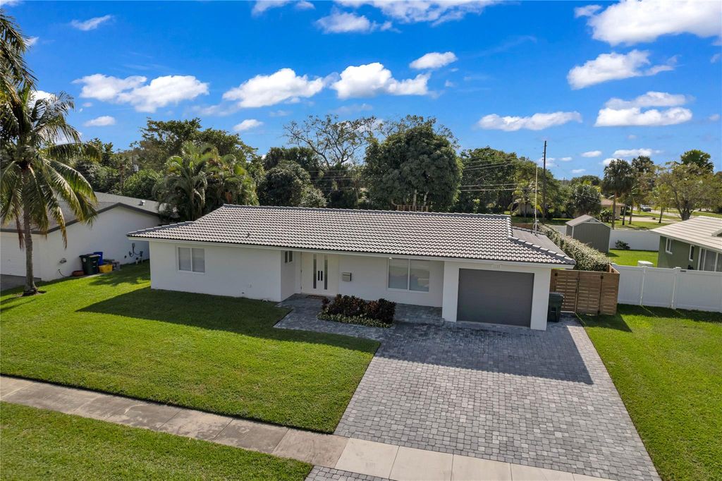 Photo of 1190 SW 14th Dr, Boca Raton, FL 33486 (MLS # F10412619)