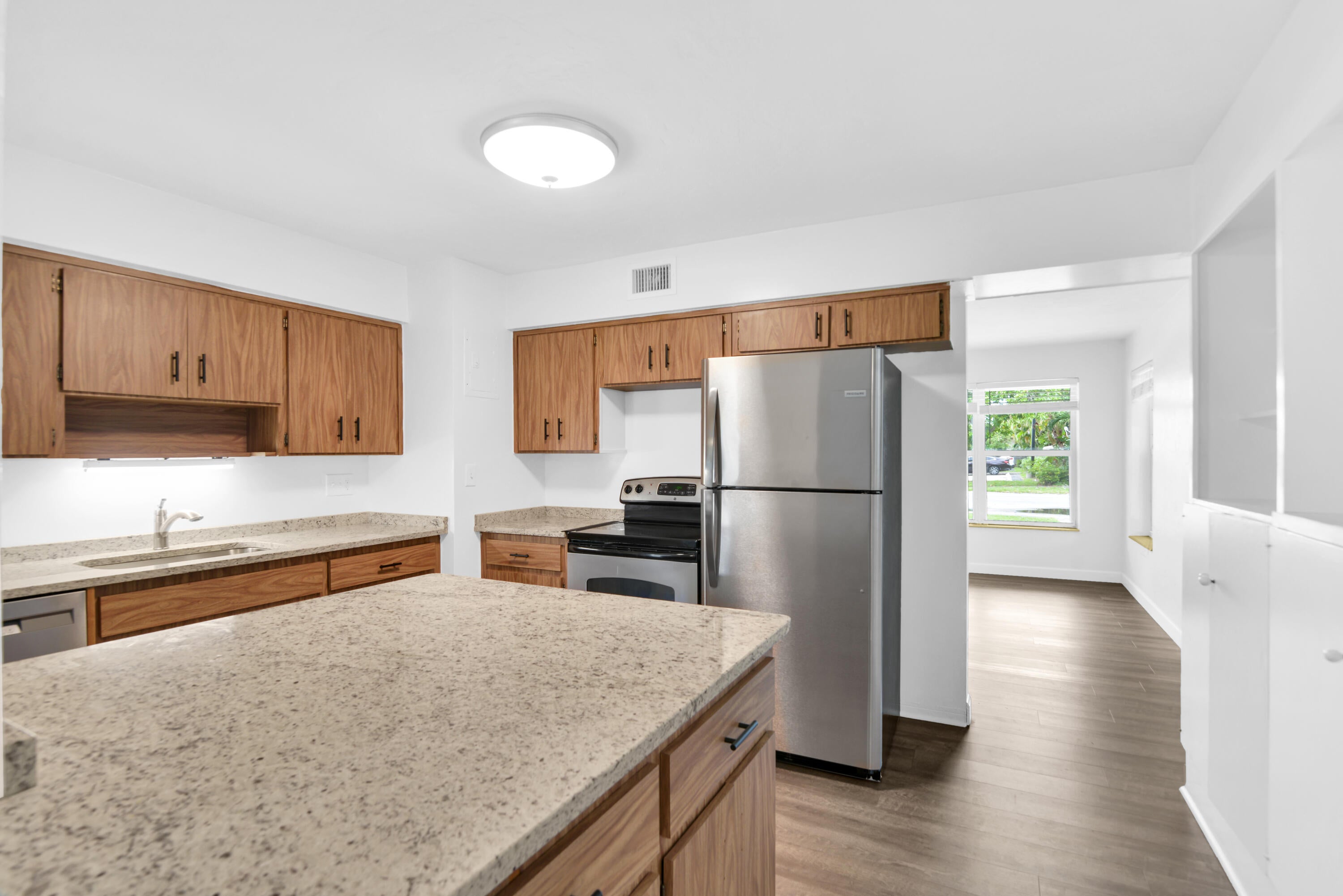 8 NE 15TH Avenue