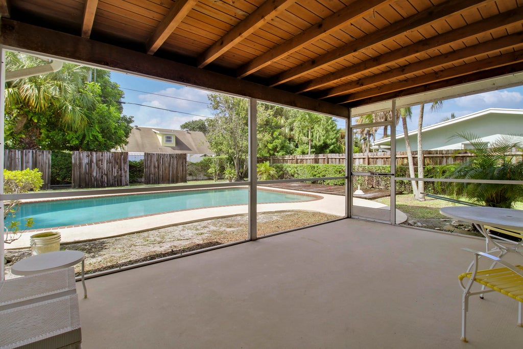 Photo of 313 BALSAM Street, Palm Beach Gardens, FL 33410 (MLS # B26078262)