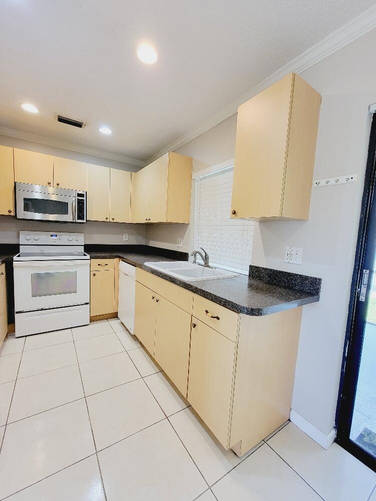SOUTH SHORE 3 OF WELLINGT - Residential Lease