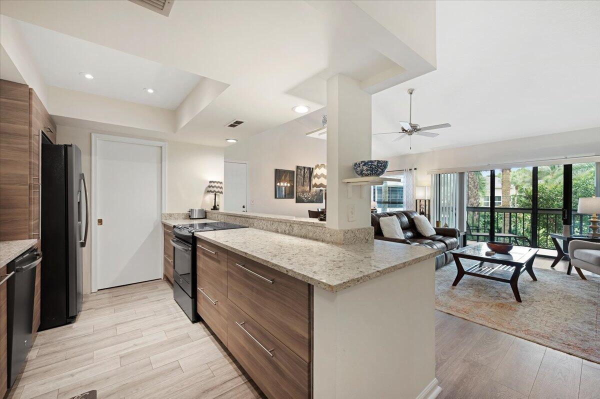 Beautiful 2nd floor unit complete with high ceilings, the perfect spot for the season in Wellington! Nestled in prestigious Palm Beach Polo, 10 minutes from all equestrian venues, 15 minutes from PBI and the high speed passenger train station, 30 minutes to the beaches. The perfect location! Utility Fee $200/mo.