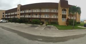 Sunrise Lakes Condo 085 - Residential