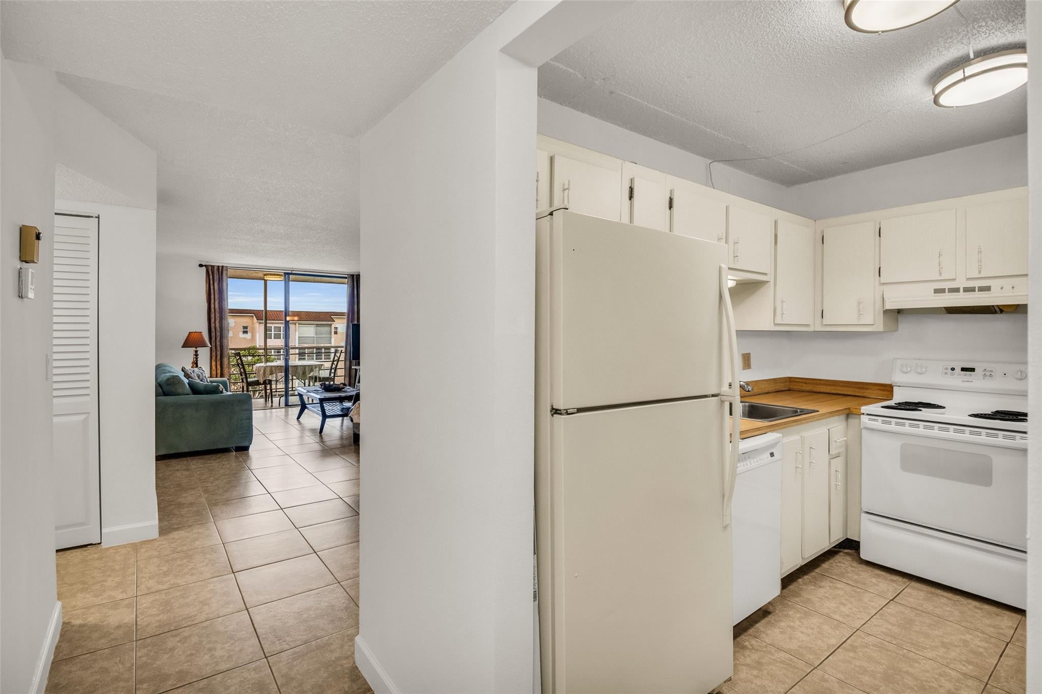 2840 Somerset Drive 403