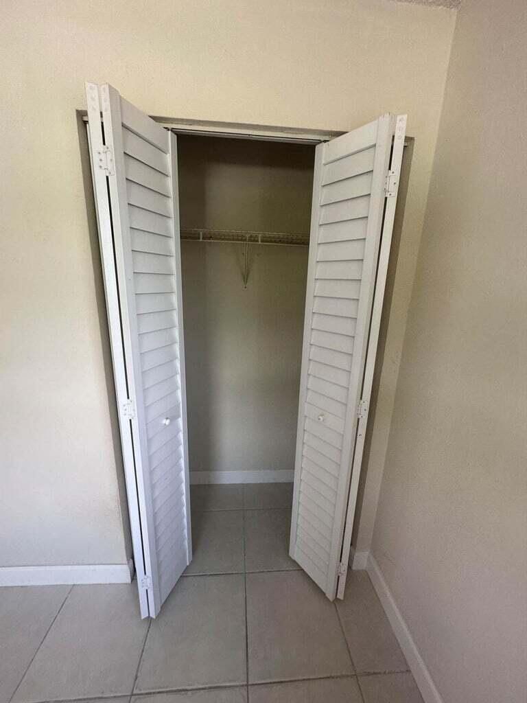 ROYAL PALM ESTATES - Residential Lease