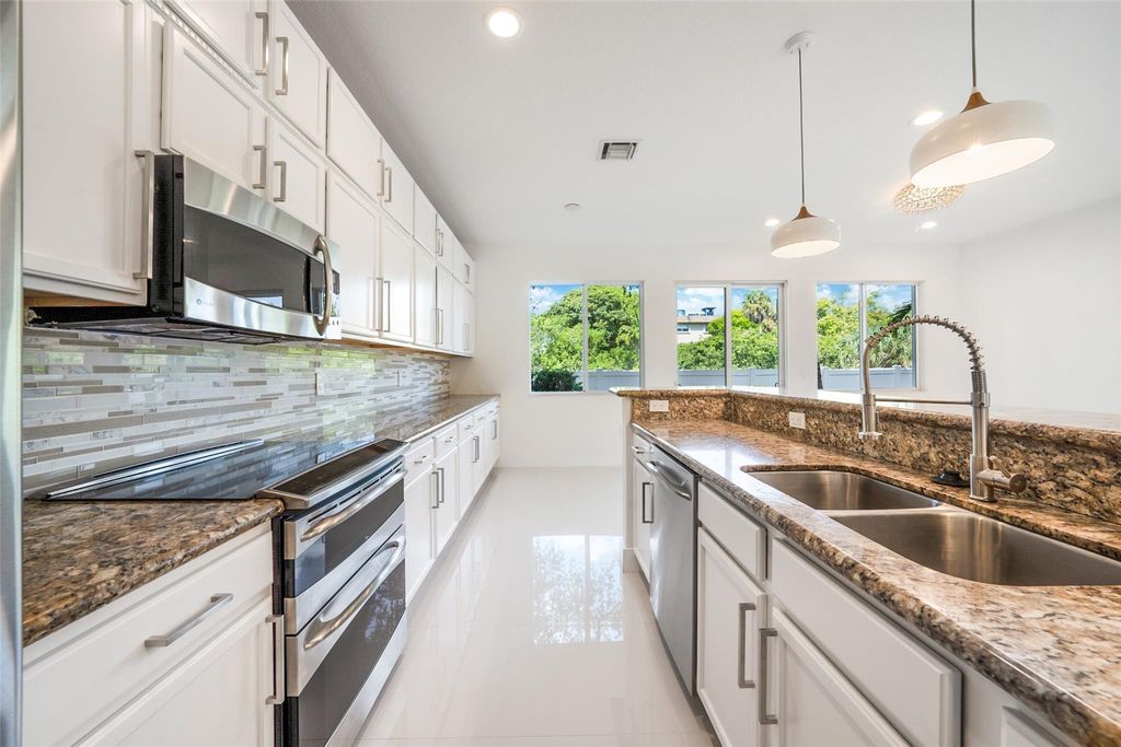 Photo of 131 SE 7th Avenue, Pompano Beach, FL 33060 (MLS # F10550375)