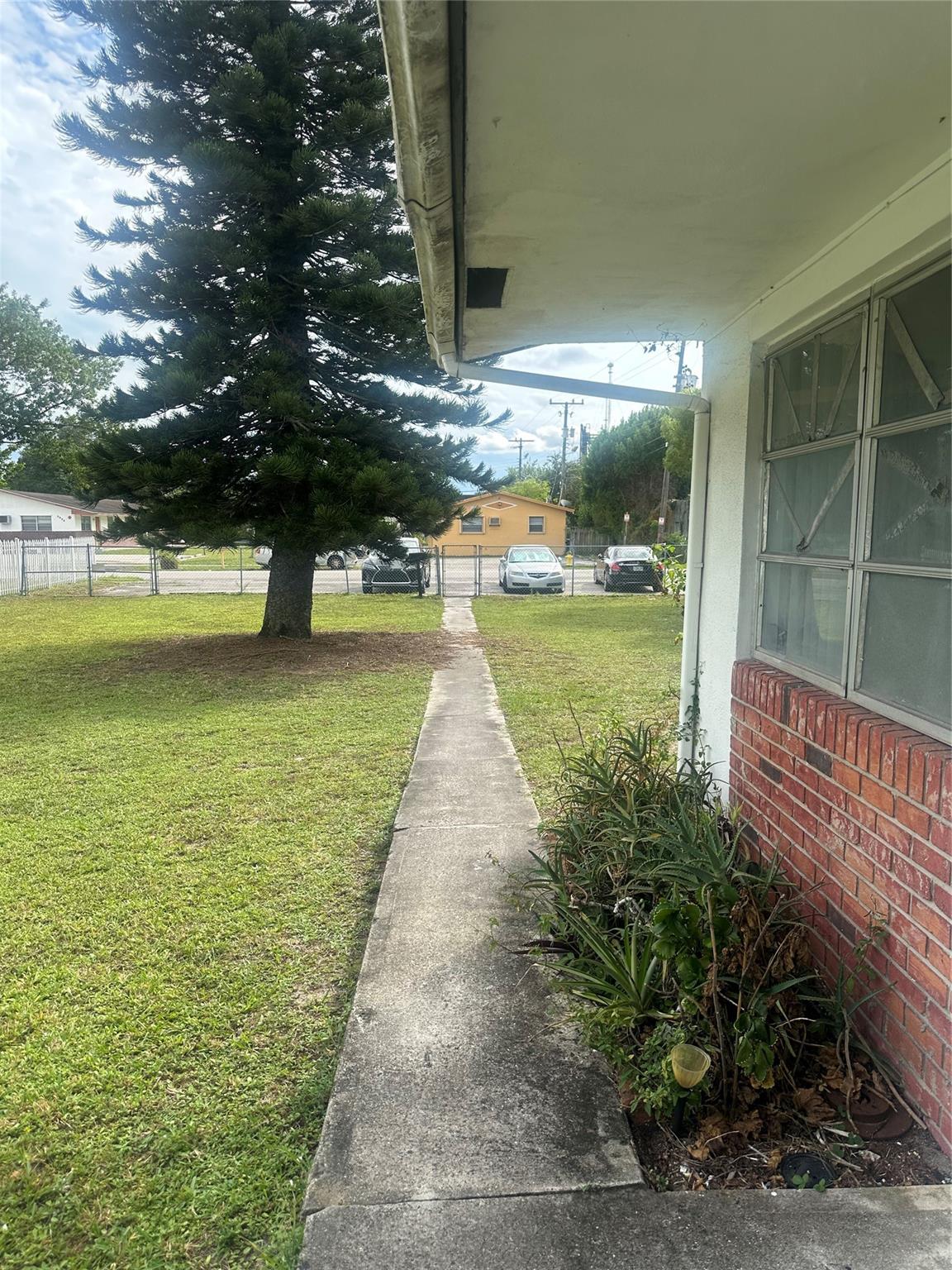 Miami Gardens Estates 22- - Residential Lease