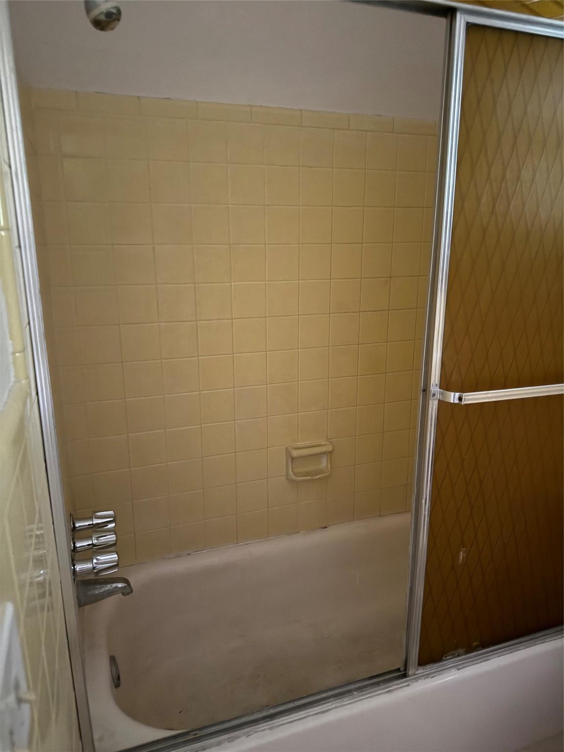 Miami Gardens Estates 22- - Residential Lease