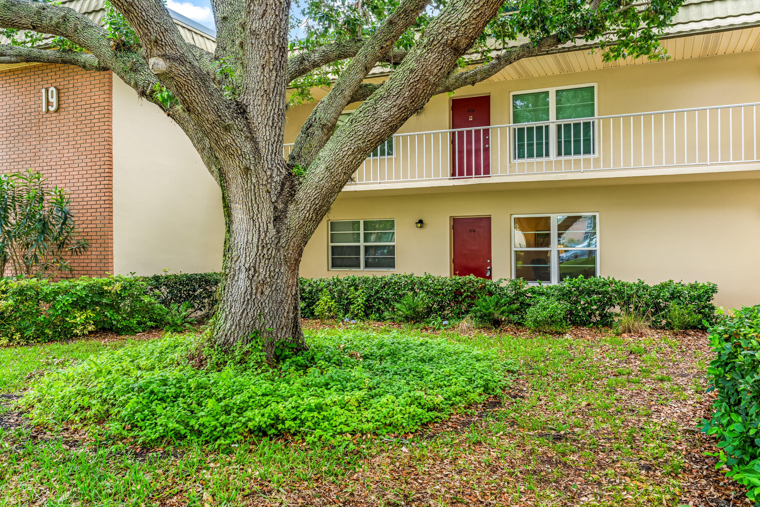 VISTA GARDENS F/K/A VISTA ROYALE GARDENS - Residential
