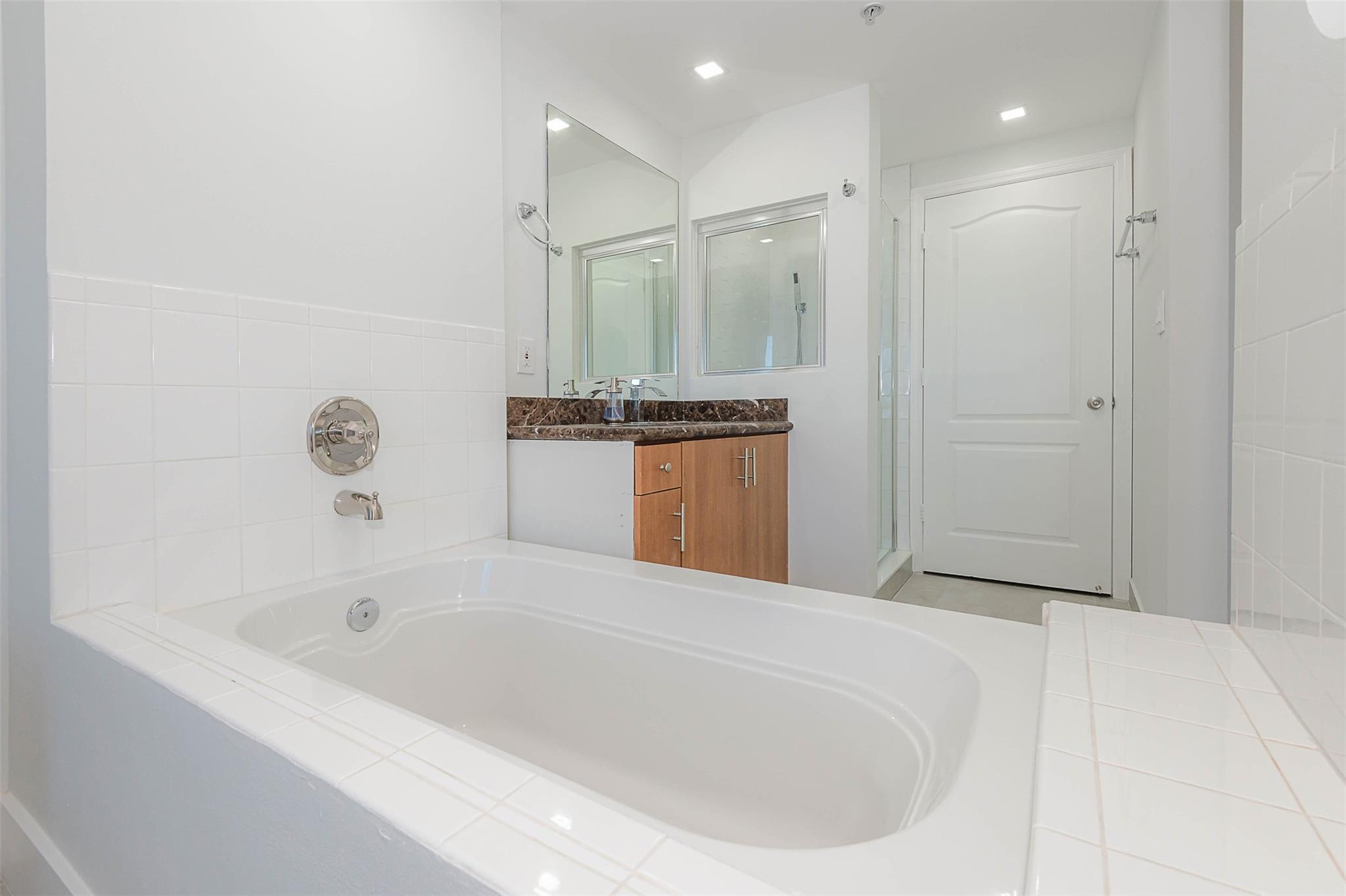 Waverly At Las Olas Condo - Residential Lease